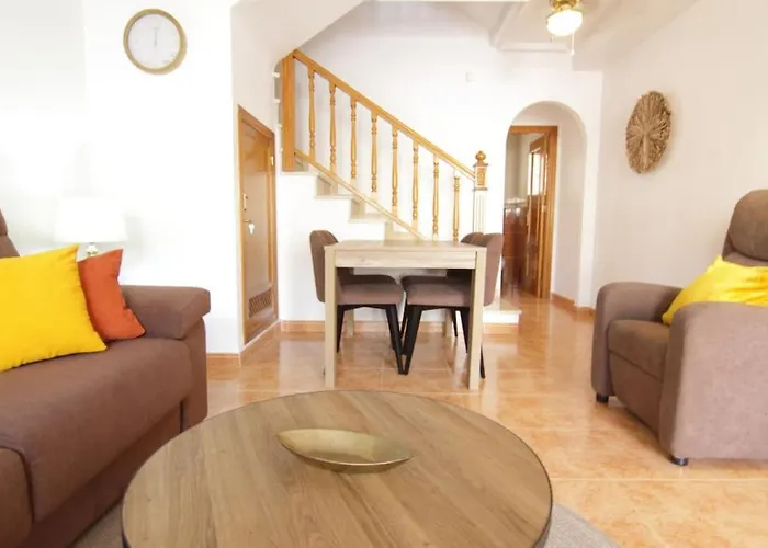 Casa Con Piscina En Banos De Europa, Hébergement de vacances *