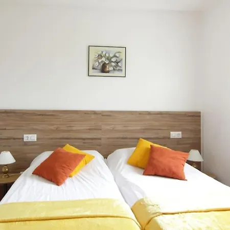 Casa Con Piscina En Banos De Europa, * 또레비에하