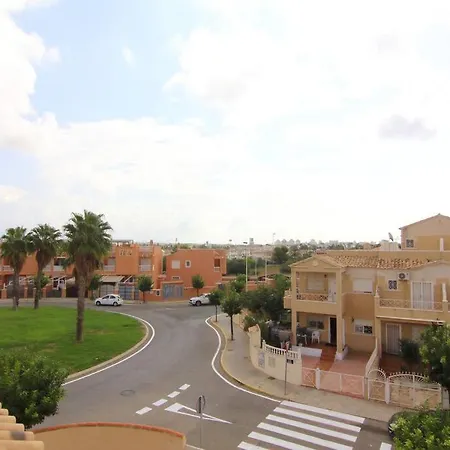 Vakantiehuis Casa Con Piscina En Banos De Europa, Torrevieja
