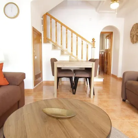 Casa Con Piscina En Banos De Europa, Vakantiehuis *